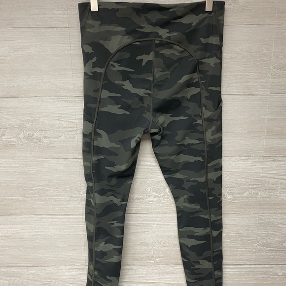 | Athleta | Ultimate 7/8 tight in camo. Size M. - Picture 7 of 12